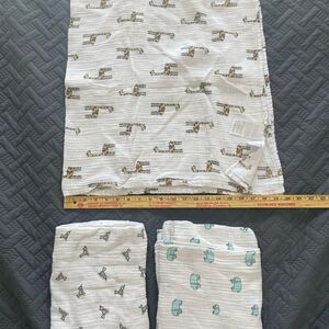 aden + anais Giraffe Print Swaddle Blanket